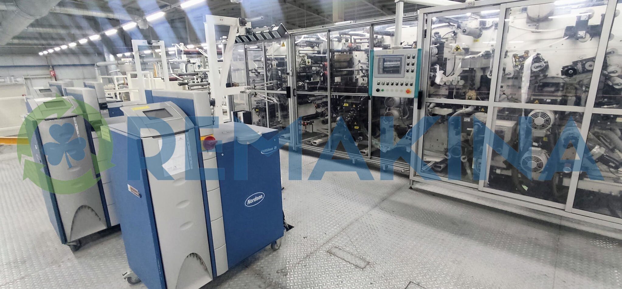 Línea De Producción Pañales Fameccanica 1 Unidades de aplicación de adhesivo Nordson en línea Fameccanica.
