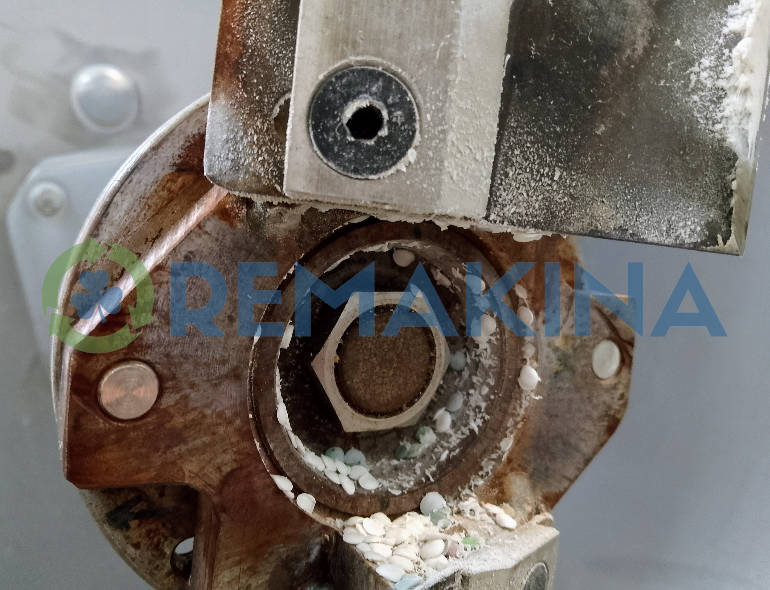 Línea De Reciclaje De Plástico Tecnova 90 2 Sistema de granceado con corte en cabeza de la línea de reciclaje Tecnova ES 90.