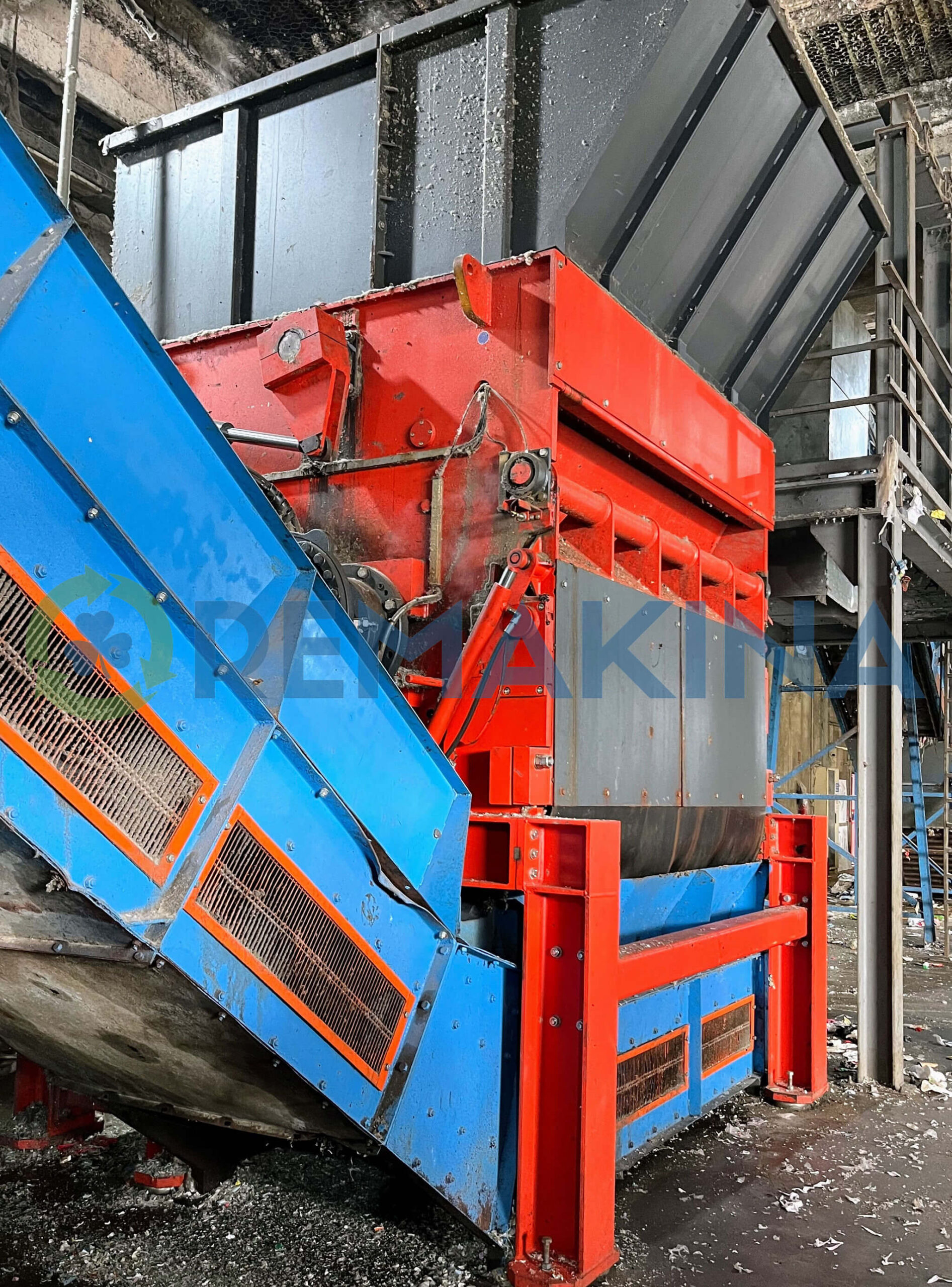 Trituradora Weima Para Producción CDR 4 Tolva de alimentación de 1770 x 2500 mm de la trituradora WEIMA WPL 2500.