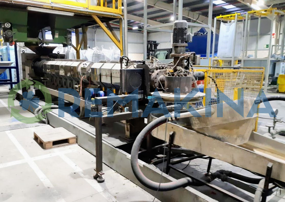 Línea De Reciclaje De Plástico Alfa Technics 200 4 Línea de extrusión Alfa Technics AG/BF 200 para reciclaje de plástico.
