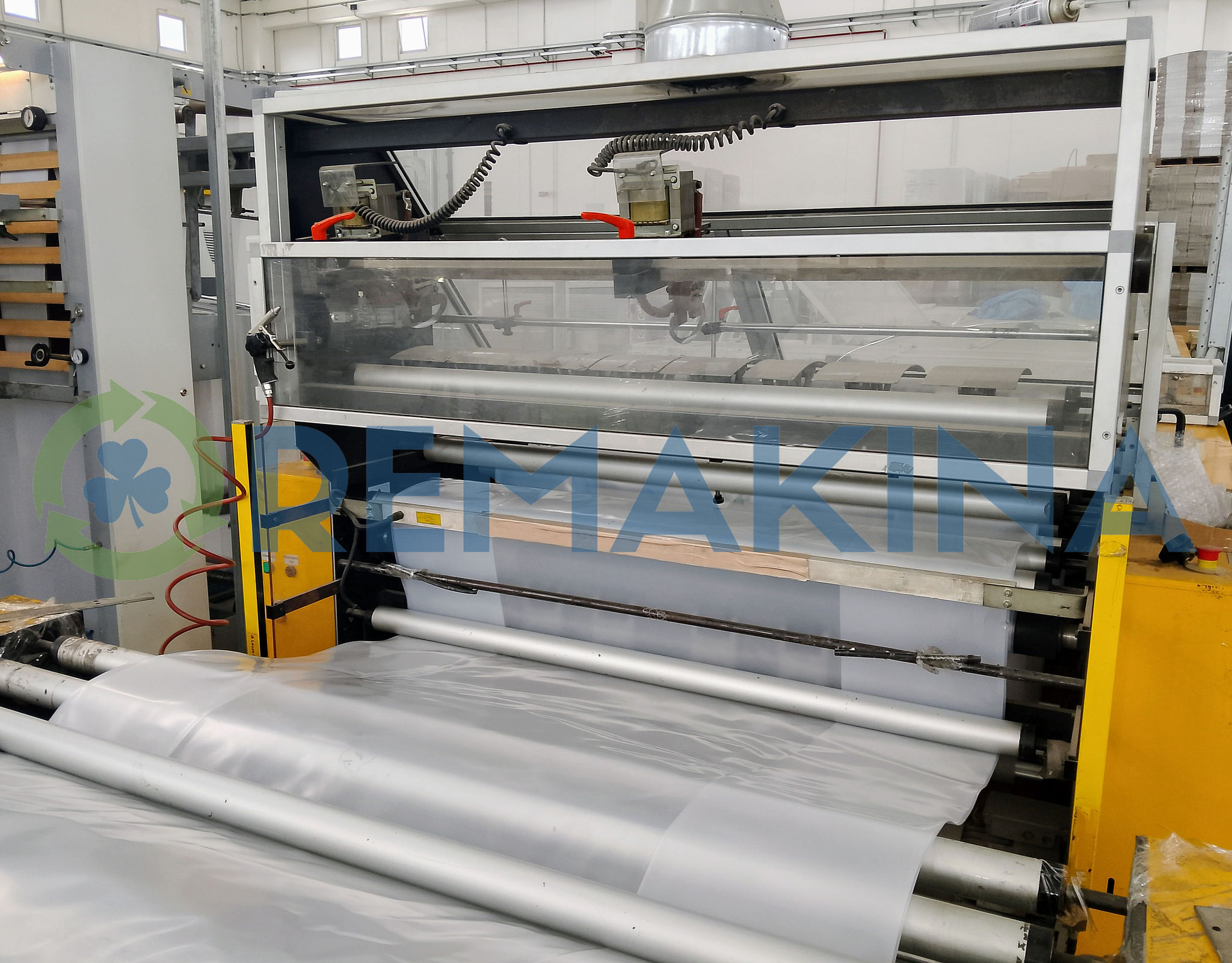 Viara Futura 1400 Máquina de Bolsas con Soldadura Inferior 2 Detalle de alimentación de film plástico en soldadora Viara Futura 1400.