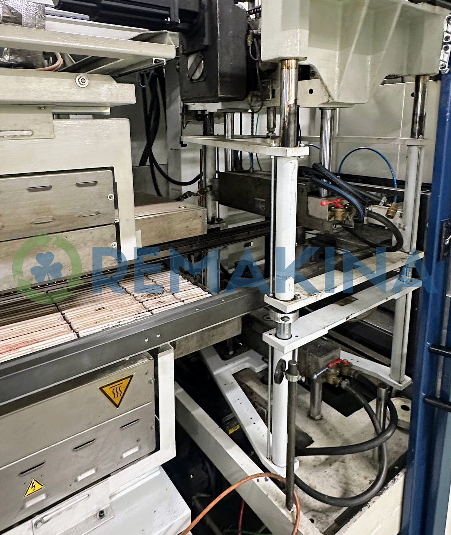 Máquina De Termoformado Illig 2 Área de formado de 500 x 350 mm con sistema de calentamiento en Illig RD53.