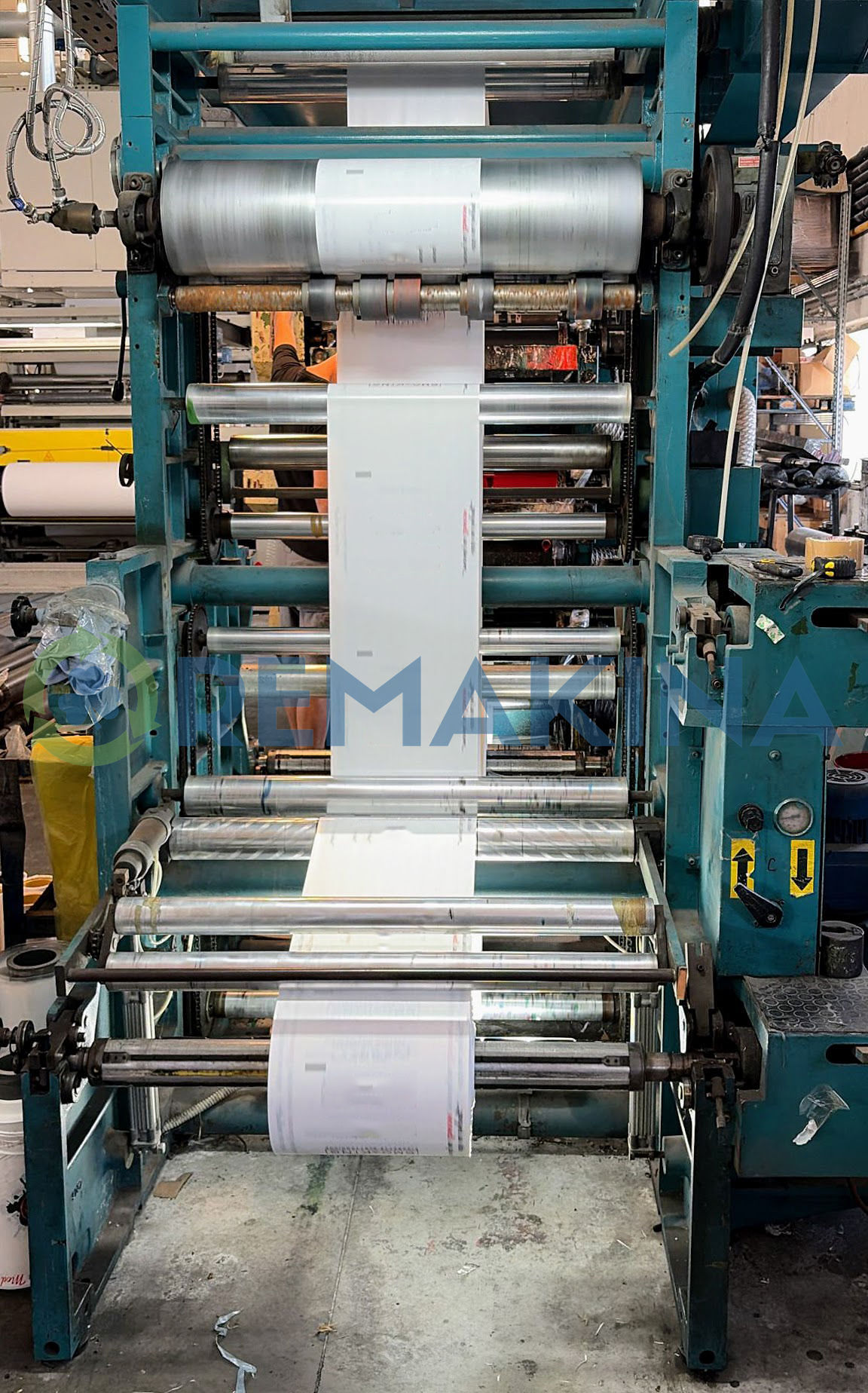 Impresora Stack Carraro 2 Paso de banda de film en impresora flexo stack Carraro de 800 mm de ancho.