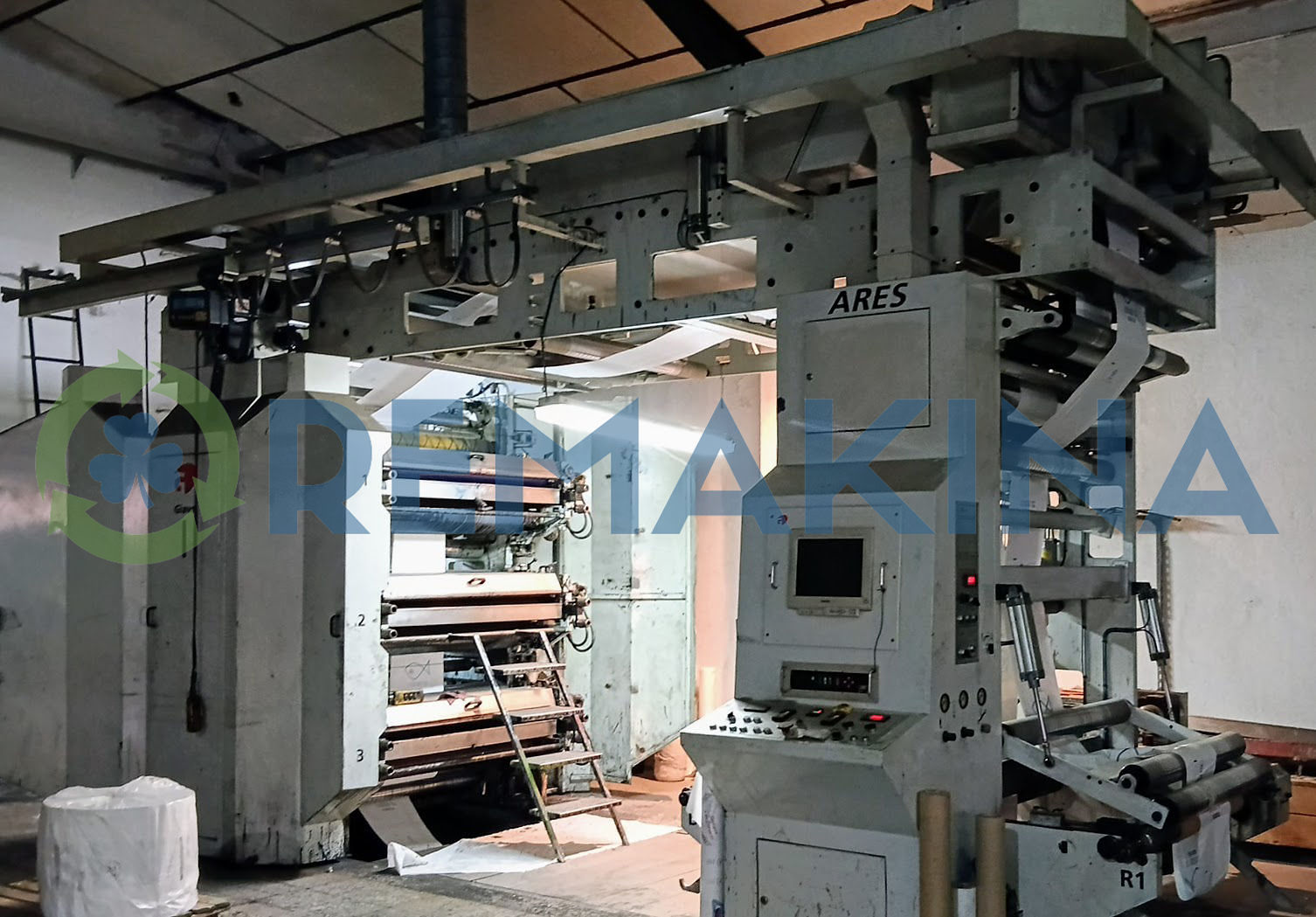 Impresora Stack Giave Ares 1 Línea completa de la impresora flexográfica stack Giave Ares de 1200 mm con panel de control.