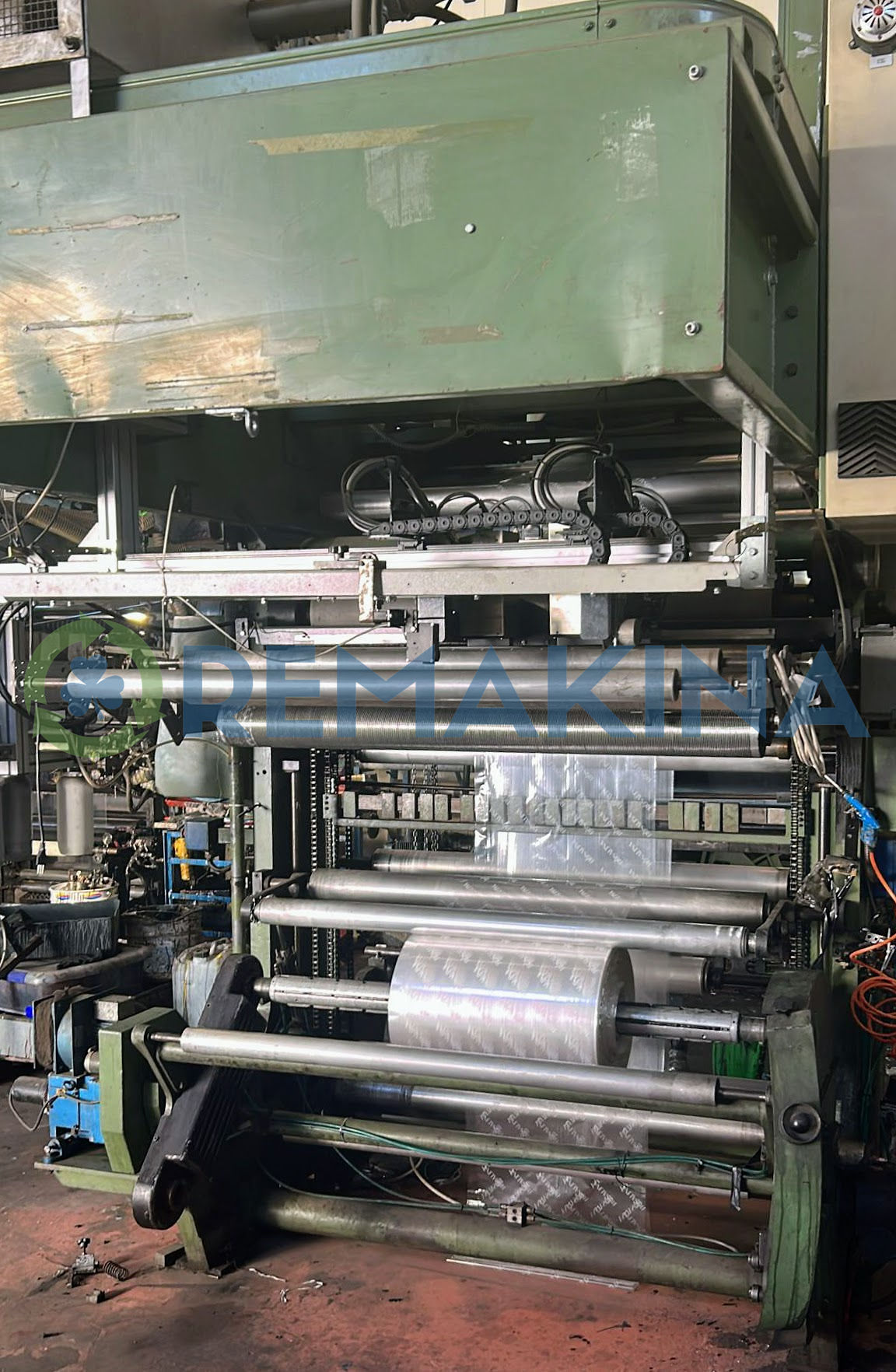 Impresora Flexográfica Schiavi Padane 3 Desbobinador automático con rollo de filme plástico en flexográfica Schiavi Padane.