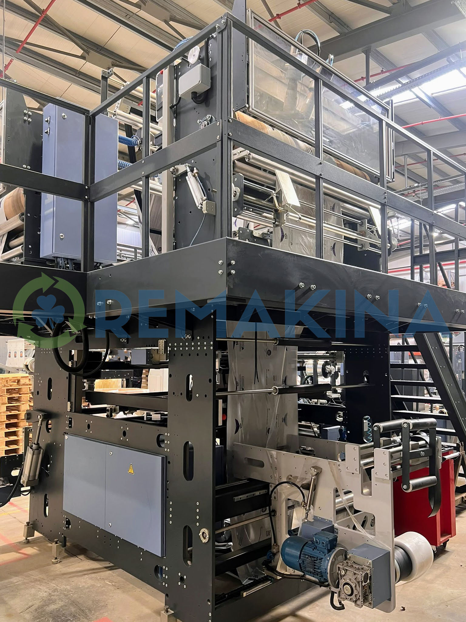 Máquina De Bolsas Wicket Contec Go 3 Desbobinador principal de 1600 mm y estructura de plegado a V en Contec C-GO 850 BK